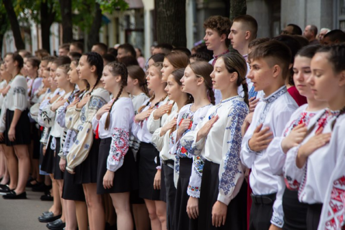 Зошити незалежності: учні Центральноукраїнського ліцею розпочали навчальний рік із символічним подарунком