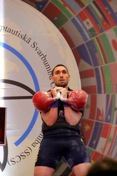 Спортсмен з Кропивницького виборов три медалі на Чемпіонаті світу з гирьового спорту