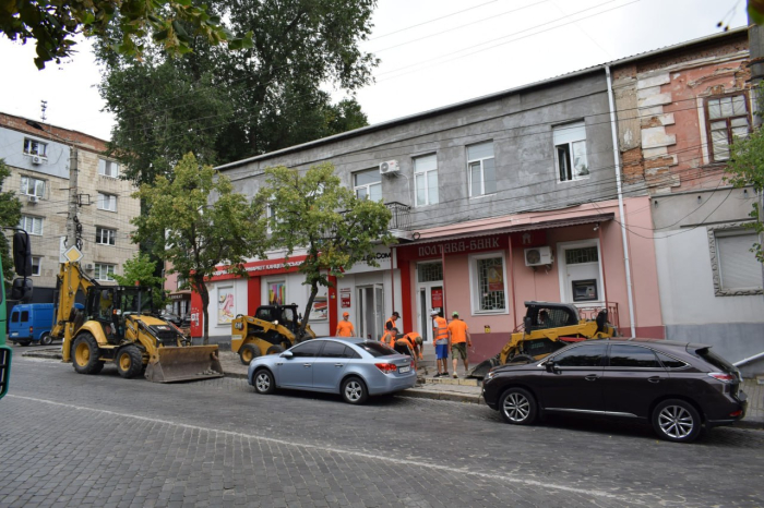 Безбар’єрний маршрут у Кропивницькому: роботи на Великій Перспективній тривають