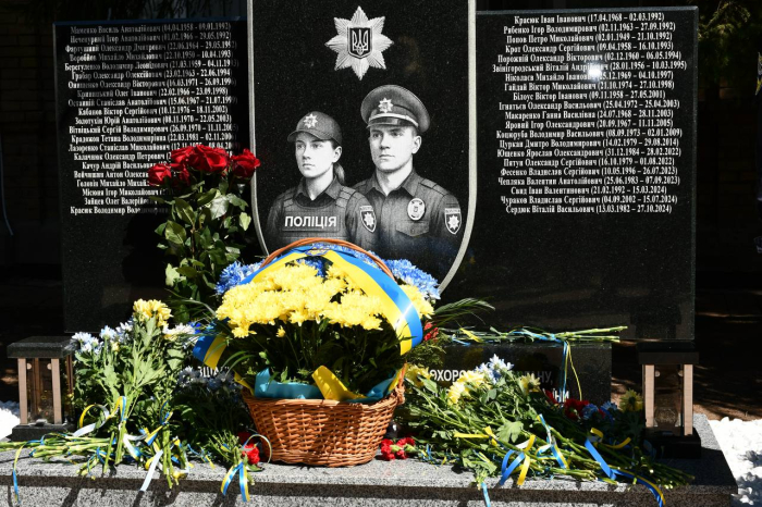 Сьогодні відкрили меморіальну дошку на знак вшанування правоохоронців, які віддали свої життя під час виконання службових обов’язків та в обороні України