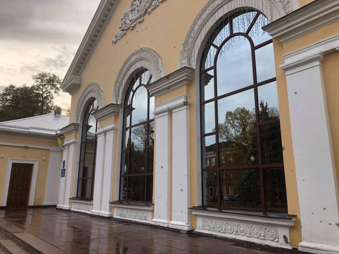 У Кіровоградській обласній філармонії встановили 30 нових вікон