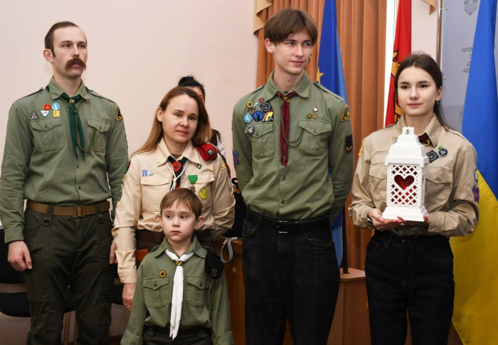 Сьогодні юні пластуни передали нам Вифлеємський вогонь миру.