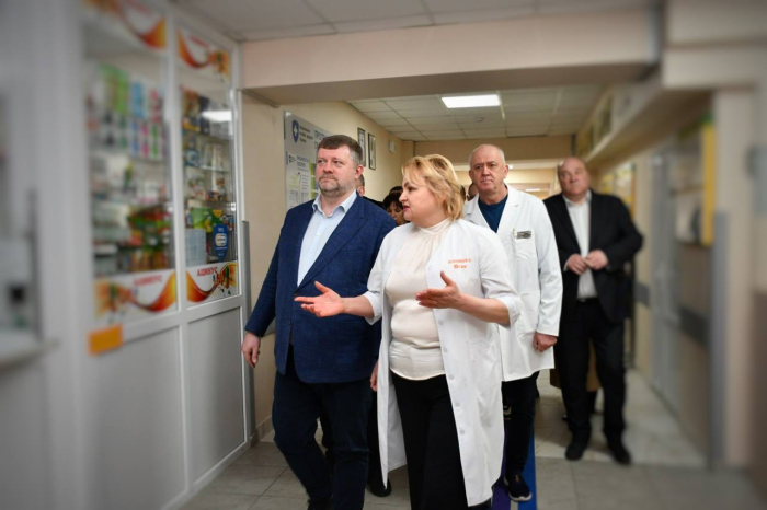 Під час робочого візиту до Кіровоградської області Перший заступник Голови Верховної Ради України Олександр Корнієнко відвідав Кропивницьку міську лікарню швидкої медичної допомоги