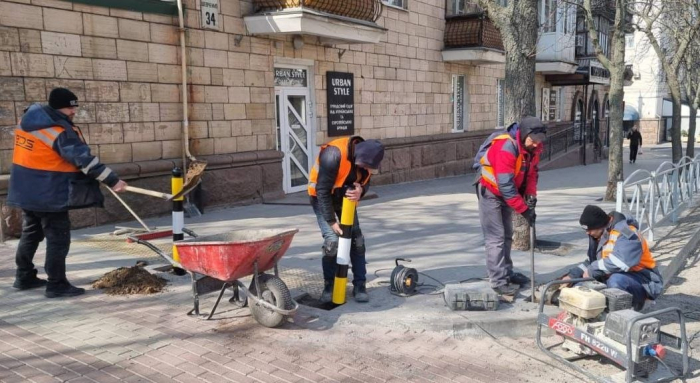 «Рух без бар’єрів»: у Кропивницькому продовжуються роботи зі створення безбар’єрного маршруту по вулиці Шевченка