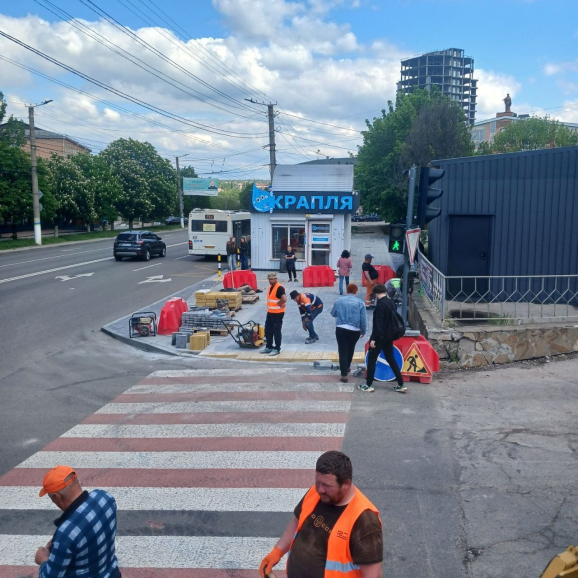 «Рух без бар’єрів»: у Кропивницькому на вулиці Соборній триває облаштування пішохідної зони
