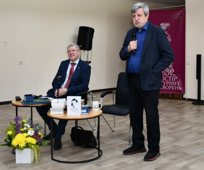 Символи українського кіно та «тлумачення снів»: у Кропивницькому відбулася зустріч із лауреатом Шевченківської премії Сергієм Тримбачем