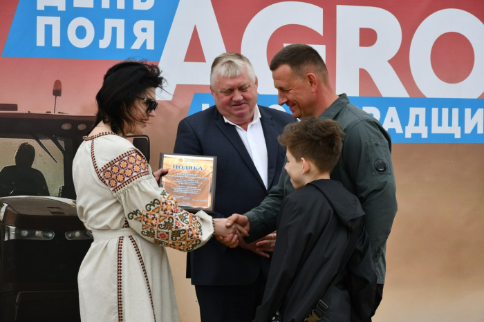 Відбувся Міжнародний день поля «АГРО КІРОВОГРАДЩИНА»: презентували сучасні технології та відзначили представників галузі