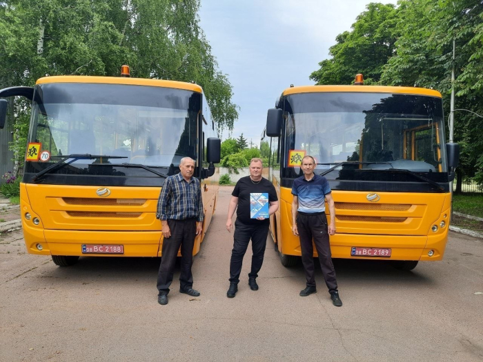 Ліцеї Соколівської громади отримали два нові шкільні автобуси