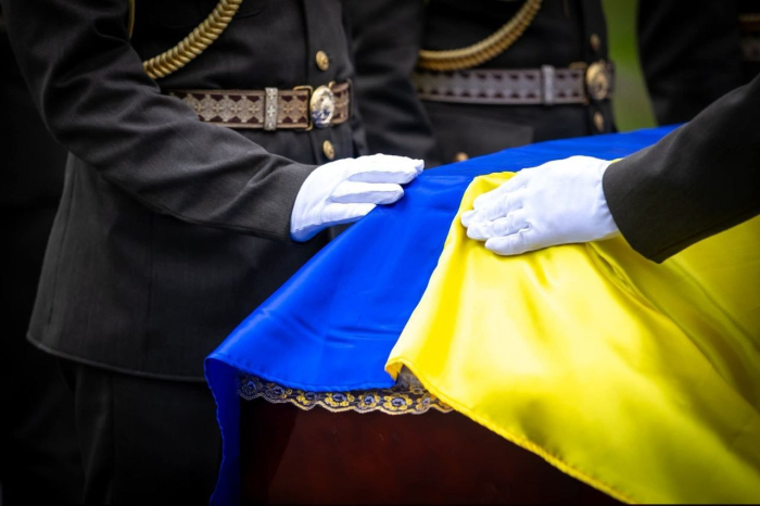 Гідне вшанування та прощання з полеглими Захисниками і Захисницями України - це відповідальність держави та суспільства перед тими, хто віддав життя за свободу й незалежність України, та мотивація продовжувати боротися.