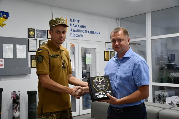 Приютівська громада передала військовим засоби радіоелектронного виявлення