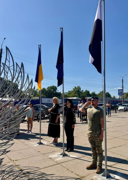 У Світловодську відкрили меморіальну інсталяцію «Крила надії»