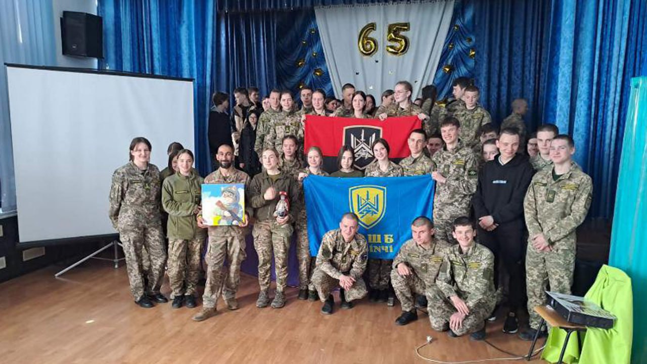 Бійці 1 ОШБ провели профорієнтаційні зустрічі з молоддю Кіровоградщини - фото 3