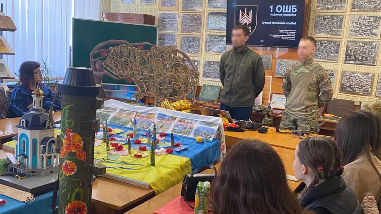 Бійці 1 ОШБ провели профорієнтаційні зустрічі з молоддю Кіровоградщини - фото 1