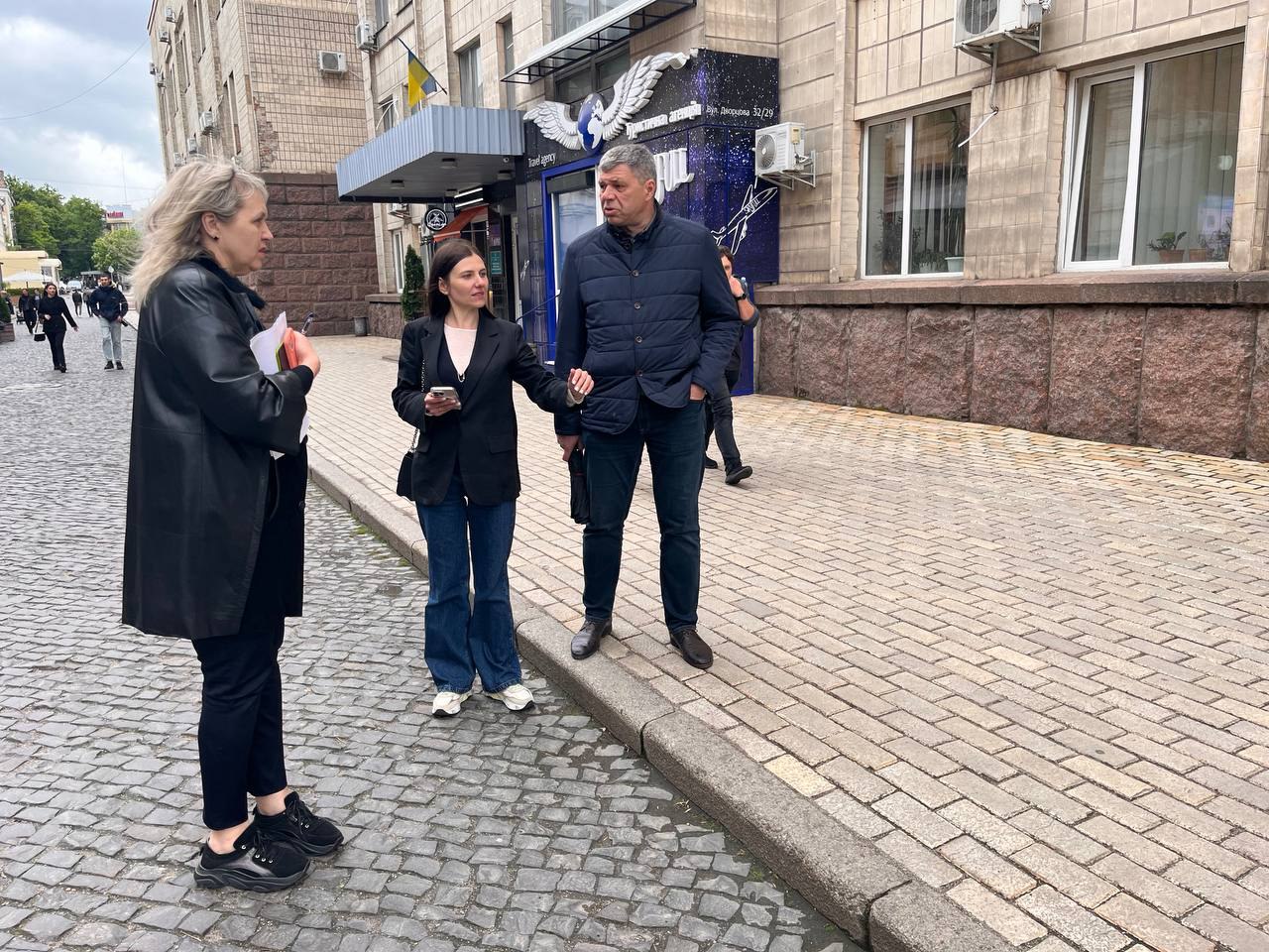 У Кропивницькому проінспектували першу чергу безбар'єрного маршруту: міська влада закликає бізнес до співпраці - фото 7