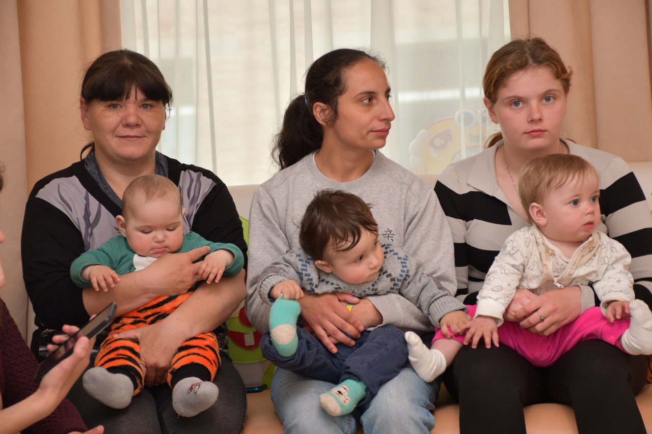 Інформаційна безбар'єрність в дії: у центрі матері та дитини говорили про соціальну підтримку з боку держави - фото 1