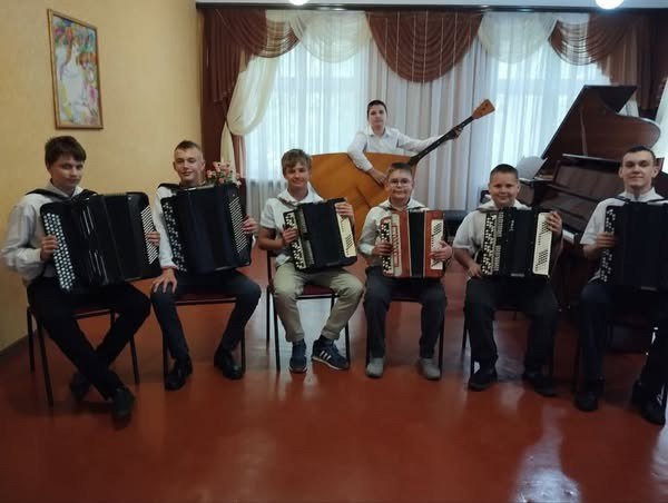 Вихованці Світловодської дитячої школи мистецтв здобули перемогу на XII Міжнародному конкурсі виконавців на народних інструментах "Арт - фото 2