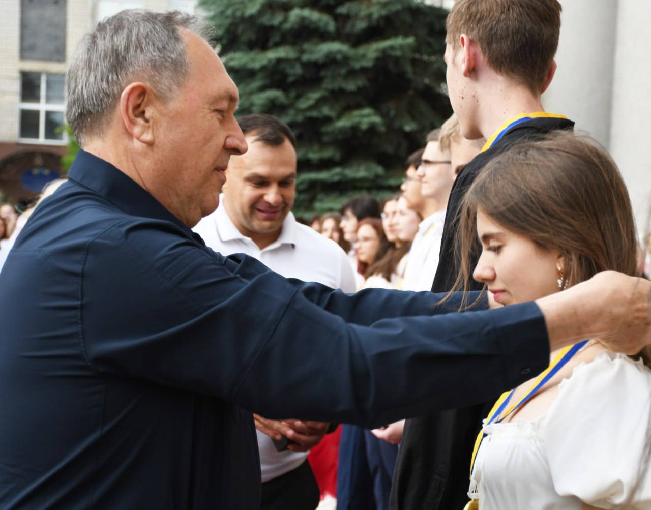 Цього року на Кіровоградщині 559 випускників, які отримають атестат з відзнакою. 220 - в обласному центрі - фото 2