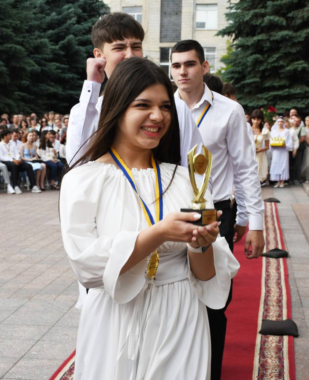 Цього року на Кіровоградщині 559 випускників, які отримають атестат з відзнакою. 220 - в обласному центрі - фото 5