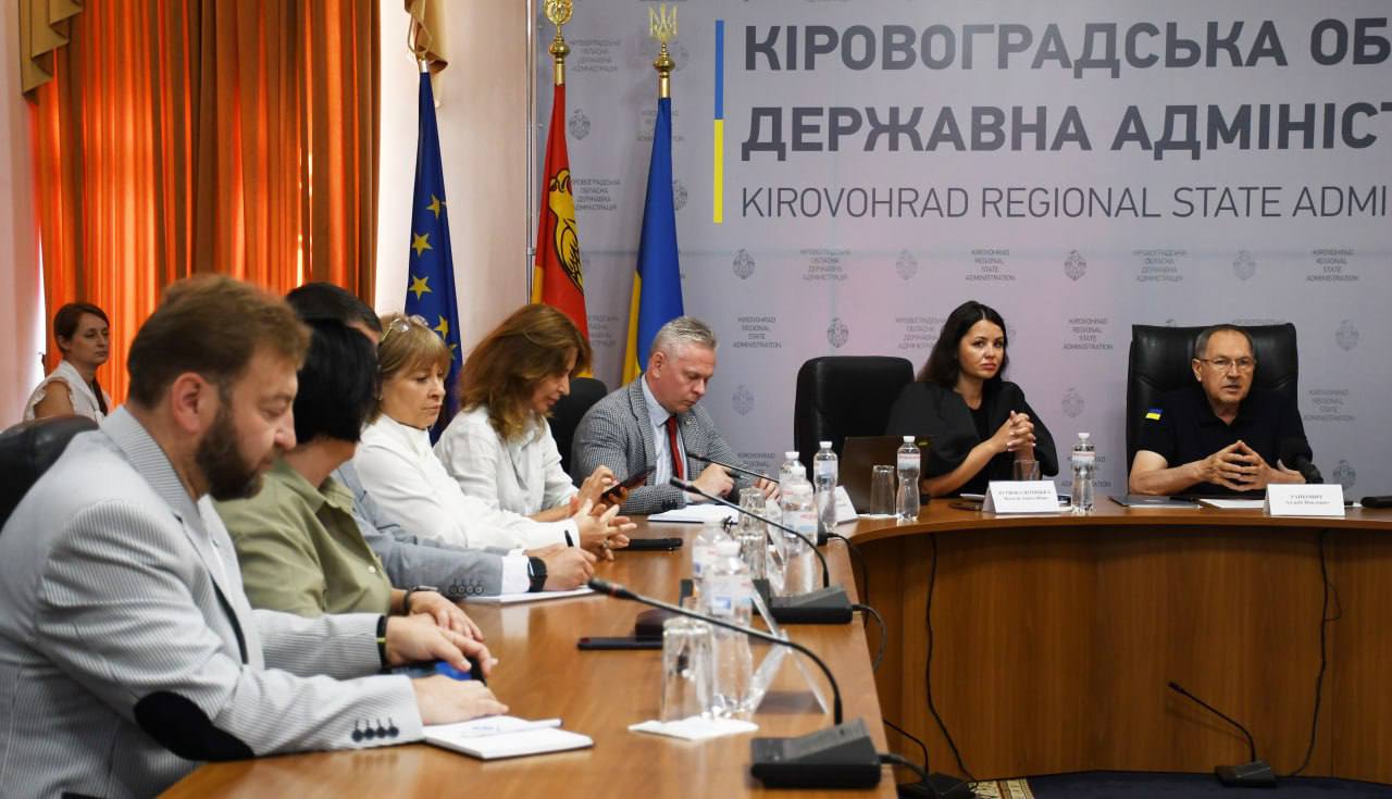 Сьогодні підписали договір про співпрацю з Державним ощадним банком України - фото 3