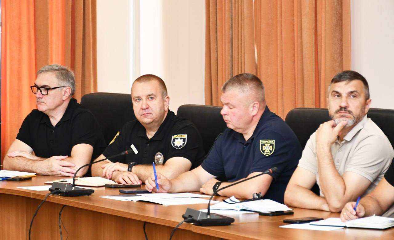 Апаратна нарада з головами громад, очільниками РВА та структурних підрозділів ОВА, керівниками правоохоронних органів. - фото 3