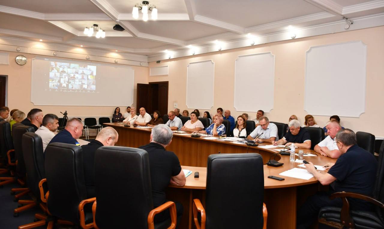 Апаратна нарада з головами громад, очільниками РВА та структурних підрозділів ОВА, керівниками правоохоронних органів. - фото 5