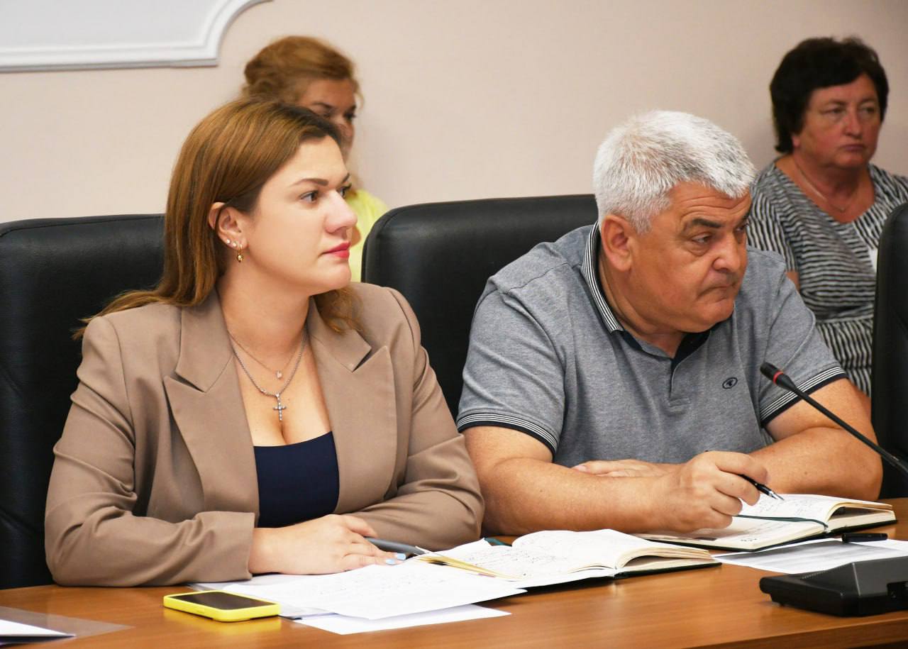 Апаратна нарада з головами громад, очільниками РВА та структурних підрозділів ОВА, керівниками правоохоронних органів - фото 4