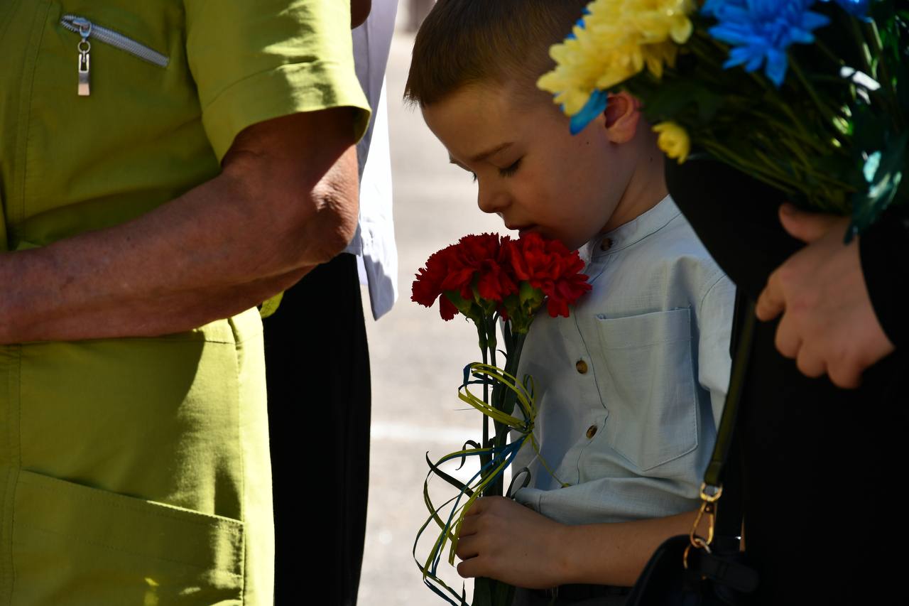 Сьогодні відкрили меморіальну дошку на знак вшанування правоохоронців, які віддали свої життя під час виконання службових обов'язків та - фото 5