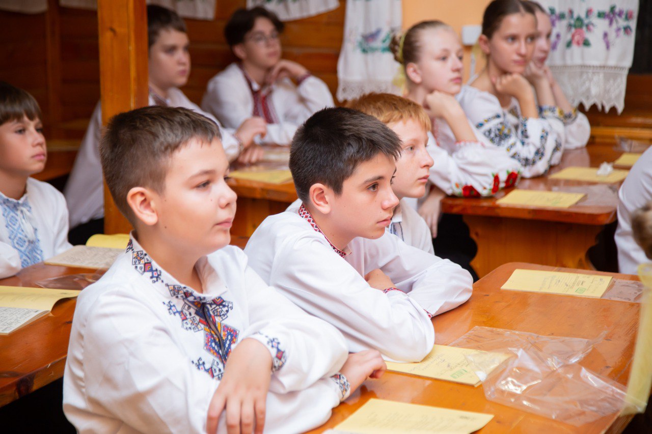 Зошити незалежності: учні Центральноукраїнського ліцею розпочали навчальний рік із символічним подарунком - фото 4