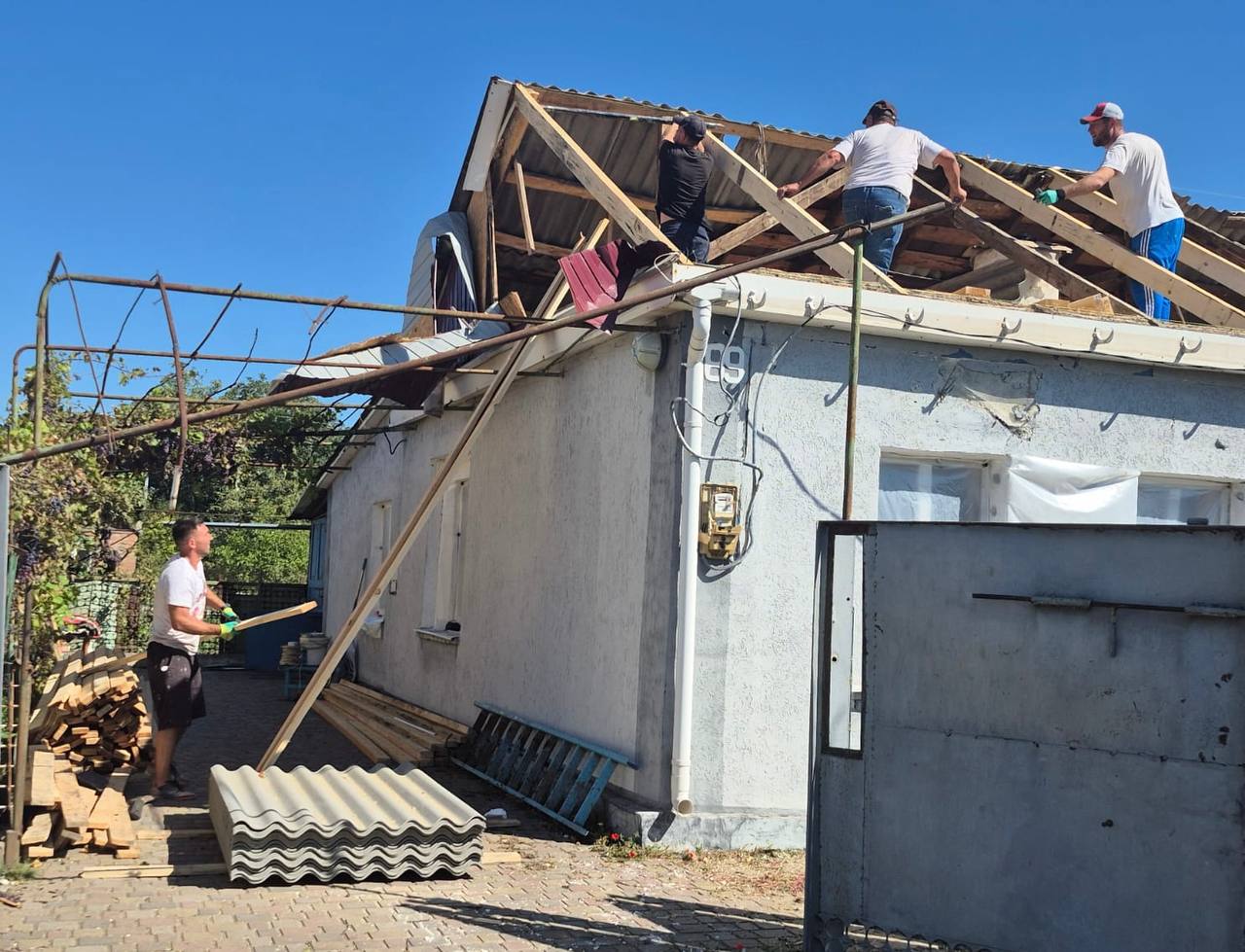 У Знам'янці тривають відновлювальні роботи після ворожого дронового удару - фото 3