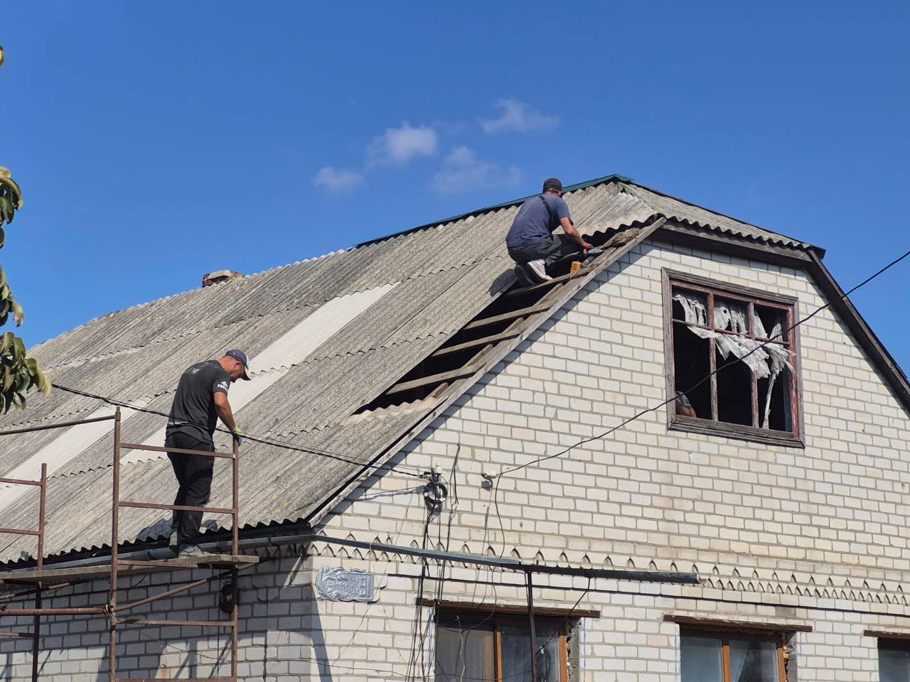 Триває відновлення житлових будинків у Знам'янці після ворожої дронової атаки - фото 1