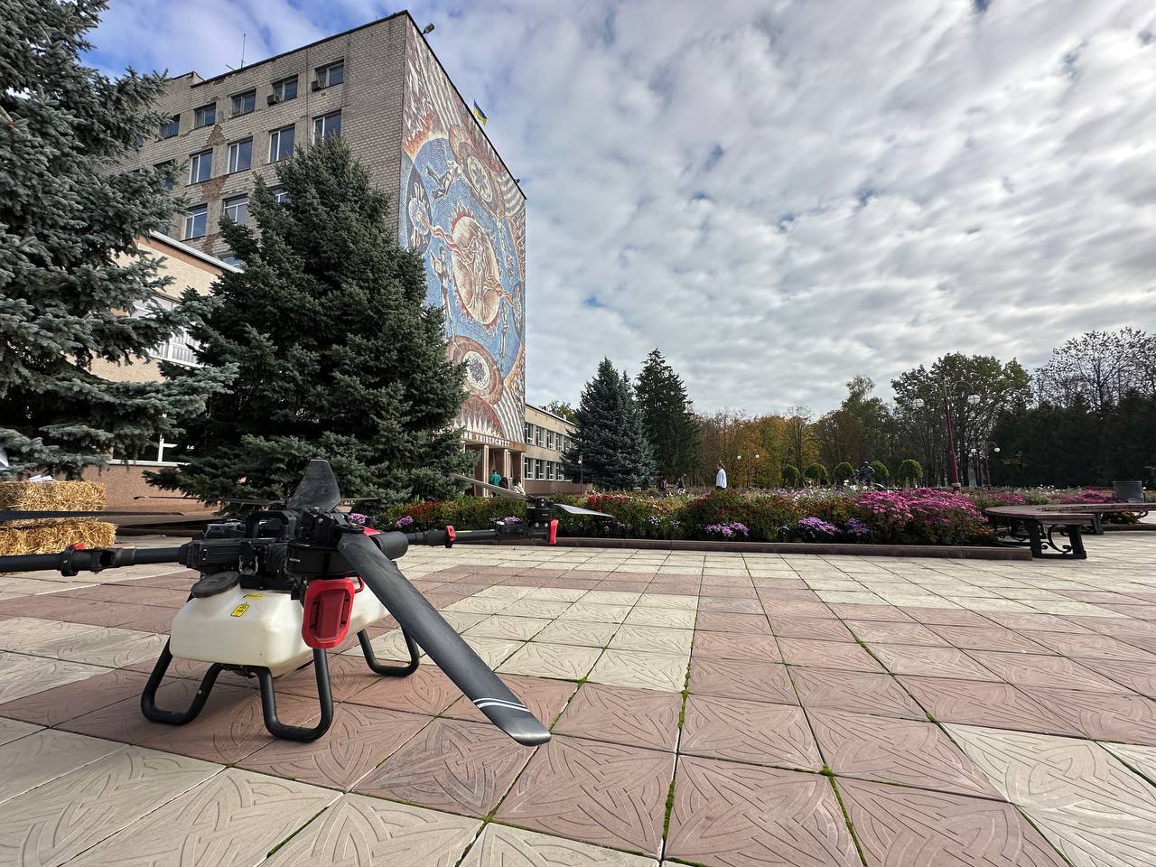 Молодь Кіровоградщини знайомилась із актуальними професіями на "ПРОФІ - fest Осінь - 2025" - фото 7