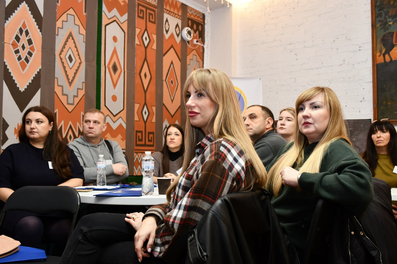 На Кіровоградщині відбулася діалогова сесія "Інтеграція ВПО: разом будуємо згуртовану громаду" - фото 2
