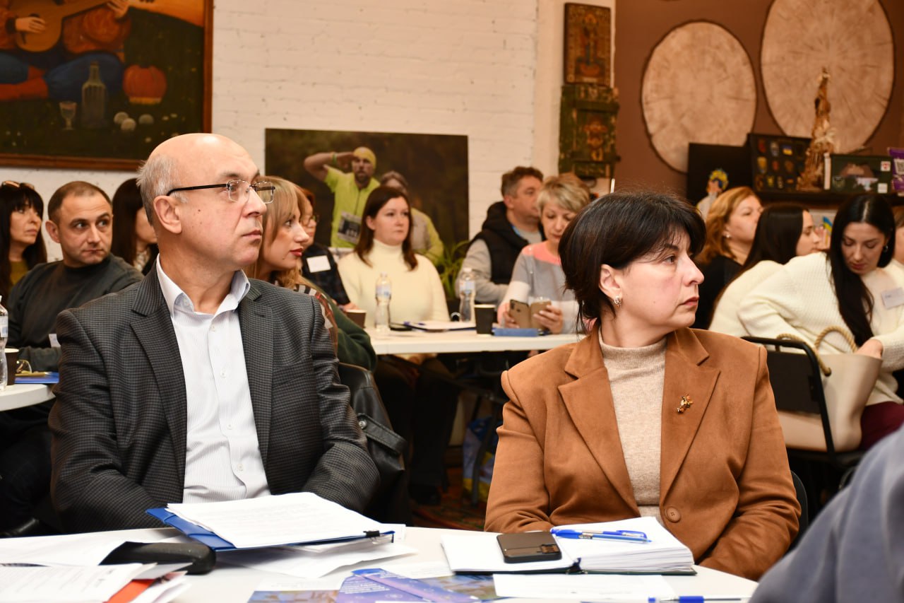 На Кіровоградщині відбулася діалогова сесія "Інтеграція ВПО: разом будуємо згуртовану громаду" - фото 5