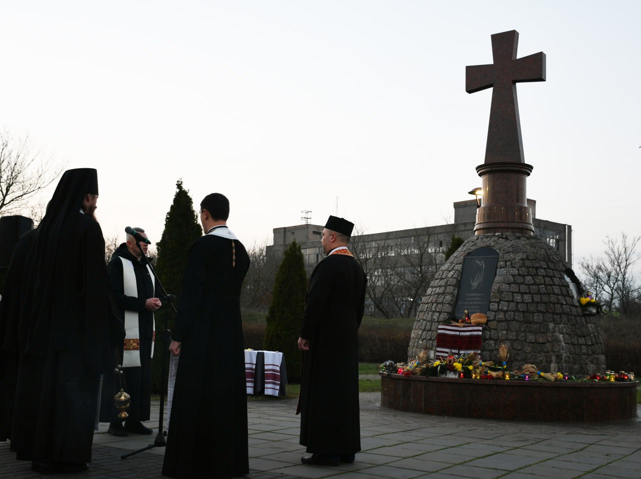 В обласному центрі у роковини Голодомору вшанували пам'ять жертв геноциду українського народу - фото 9