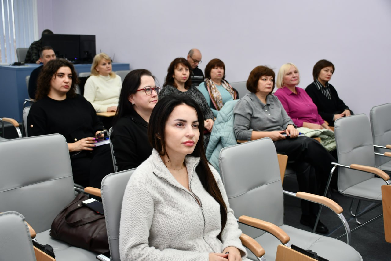 У межах Тижня доброчесності представники структурних підрозділів Кіровоградської ОВА переглянули документальний фільм "Після ери - фото 2