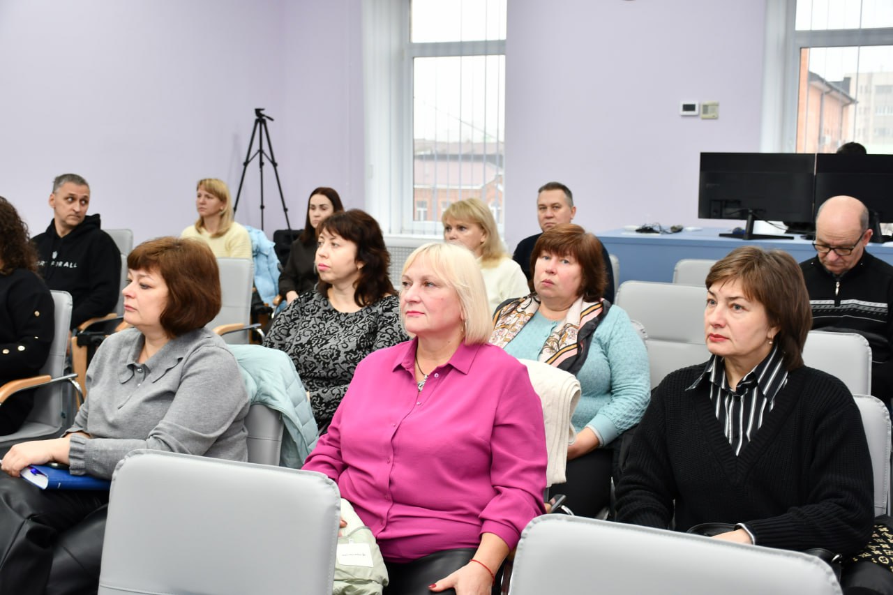У межах Тижня доброчесності представники структурних підрозділів Кіровоградської ОВА переглянули документальний фільм "Після ери - фото 7