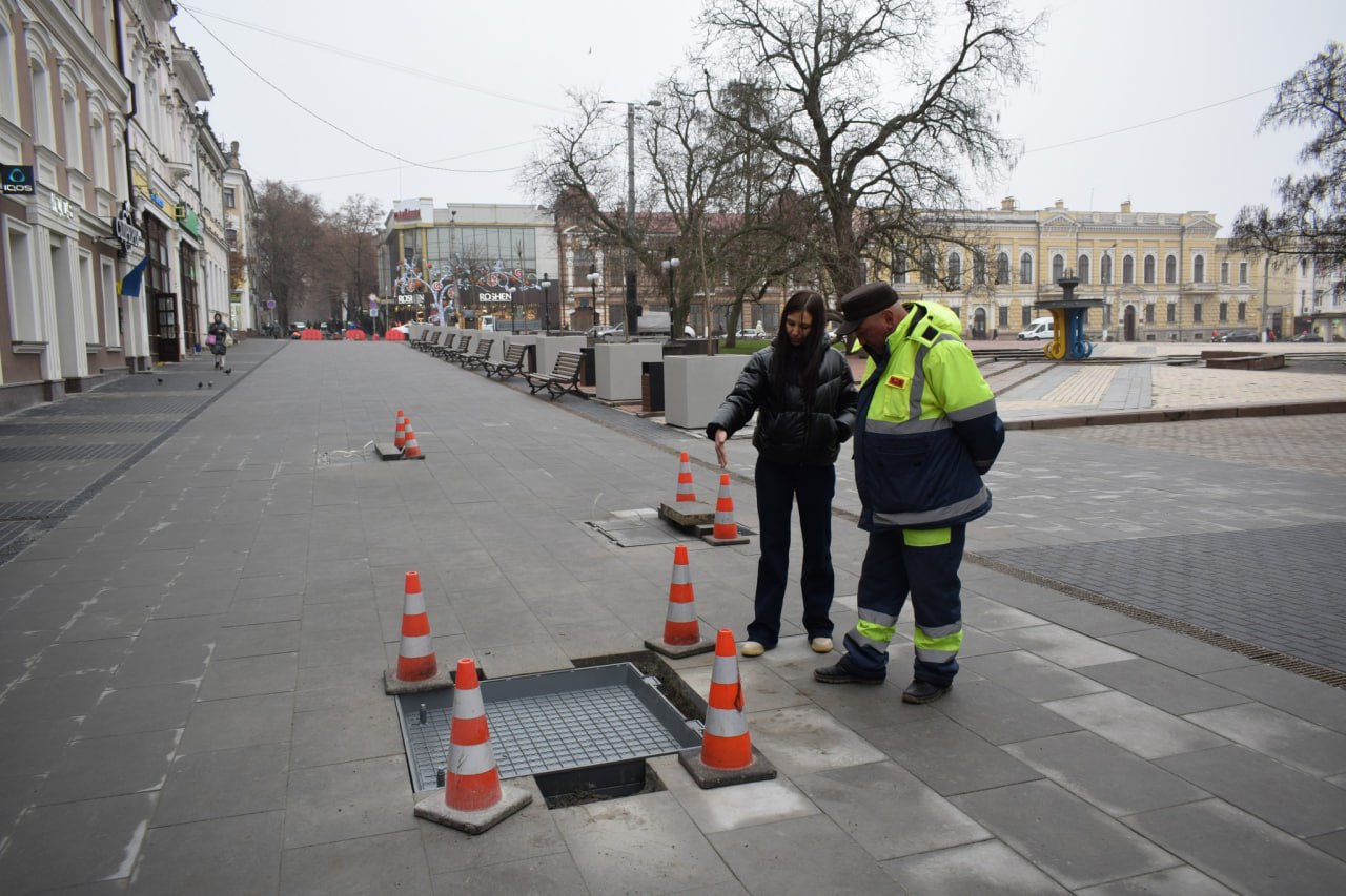 "Рух без бар'єрів": у Кропивницькому підрядна організація усуває недоліки, виявлені амбасадорми проєкту - фото 4