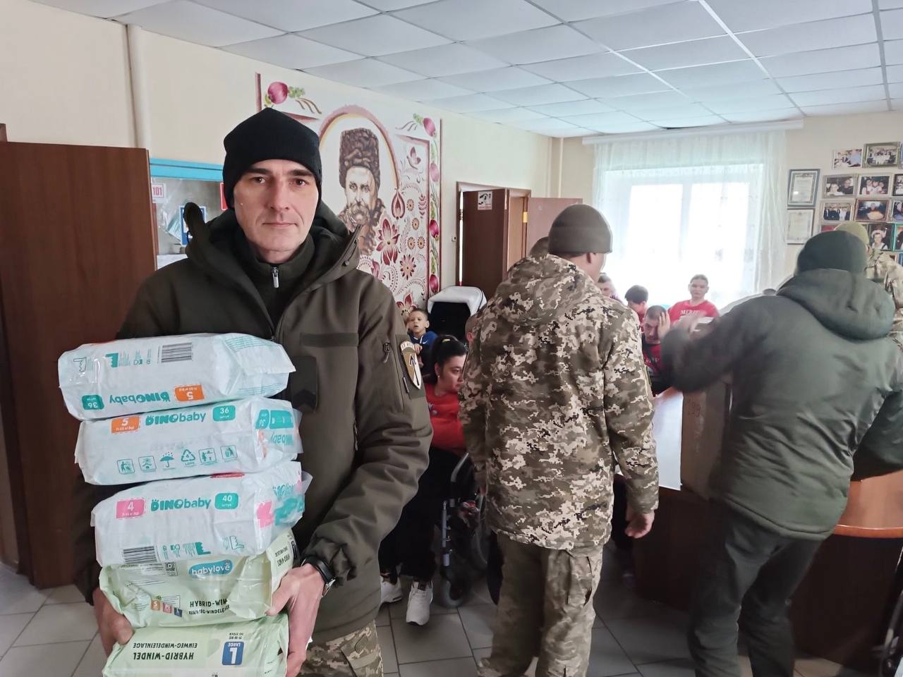 Військові 57 - ї бригади відвідали вихованців Знам'янського психоневрологічного інтернату - фото 3