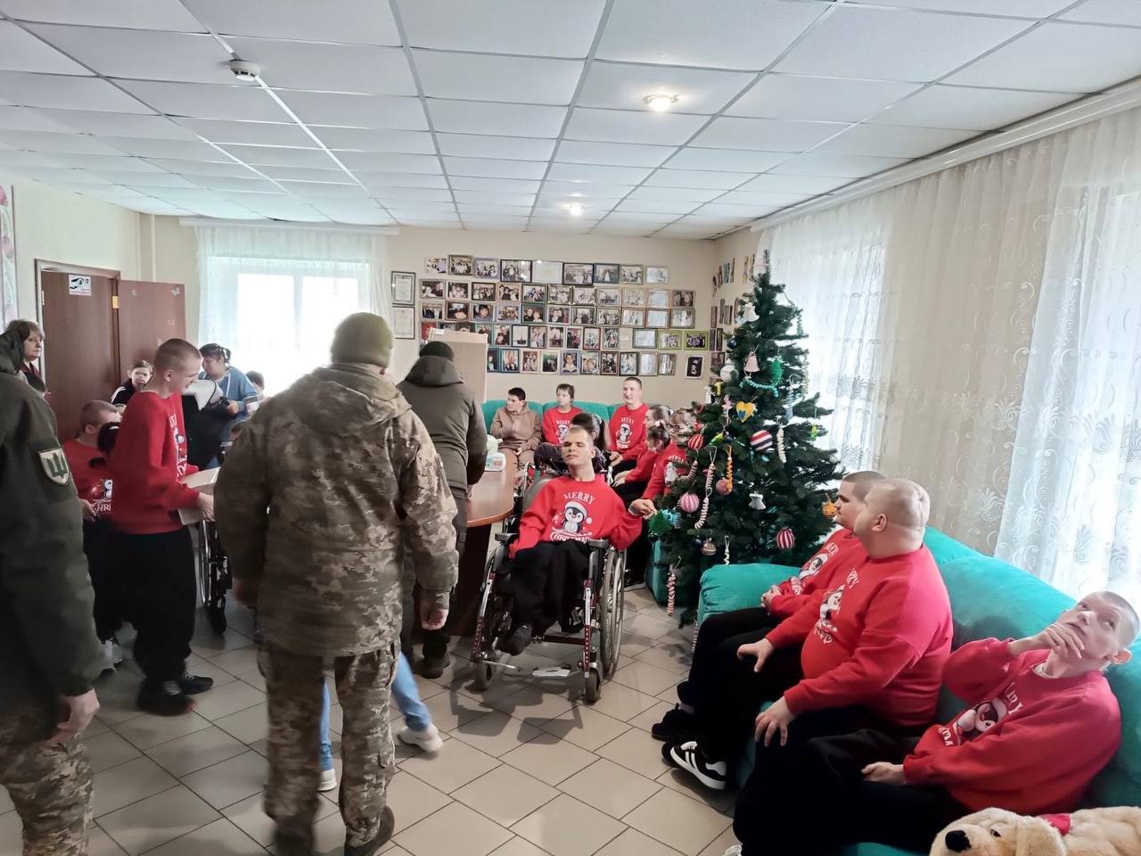Військові 57 - ї бригади відвідали вихованців Знам'янського психоневрологічного інтернату - фото 2