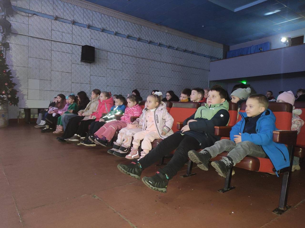 У театрі ляльок у Кропивницькому стартували святкові програми для дітей Захисників і Захисниць України - фото 1