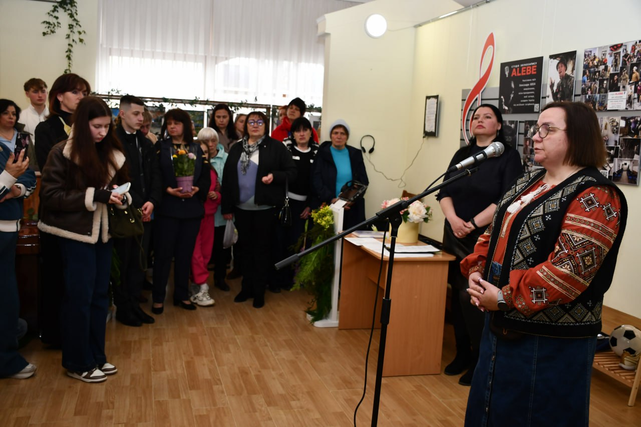 "Жива пам'ять: Проєкти спадку Героїв": історії кропивницьких родин представили на мандрівній виставці "Квіт пам'яті" - фото 3