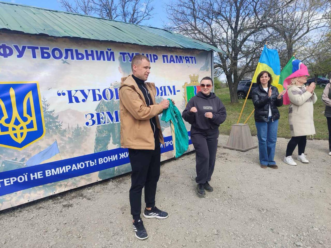 В Аджамській громаді відбувся футбольний турнір пам'яті "КУБОК ГЕРОЯМ - ЗЕМЛЯКАМ" - фото 2