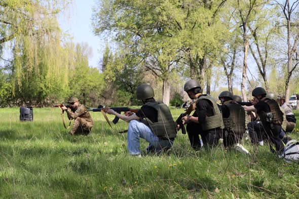 "Захист України": понад 300 одинадцятикласників з Олександрії пройшли польові збори - фото 1