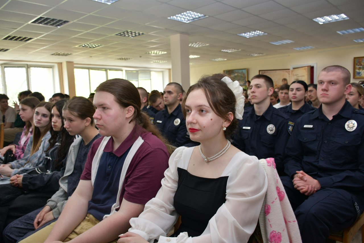 Символи українського кіно та "тлумачення снів": у Кропивницькому відбулася зустріч із лауреатом Шевченківської премії Сергієм Тримбачем - фото 3
