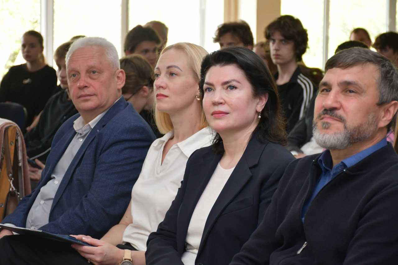 Символи українського кіно та "тлумачення снів": у Кропивницькому відбулася зустріч із лауреатом Шевченківської премії Сергієм Тримбачем - фото 9