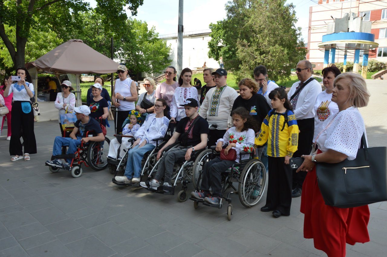 У Кропивницькому провели першу тестову безбар'єрну екскурсію для людей з інвалідністю - фото 1