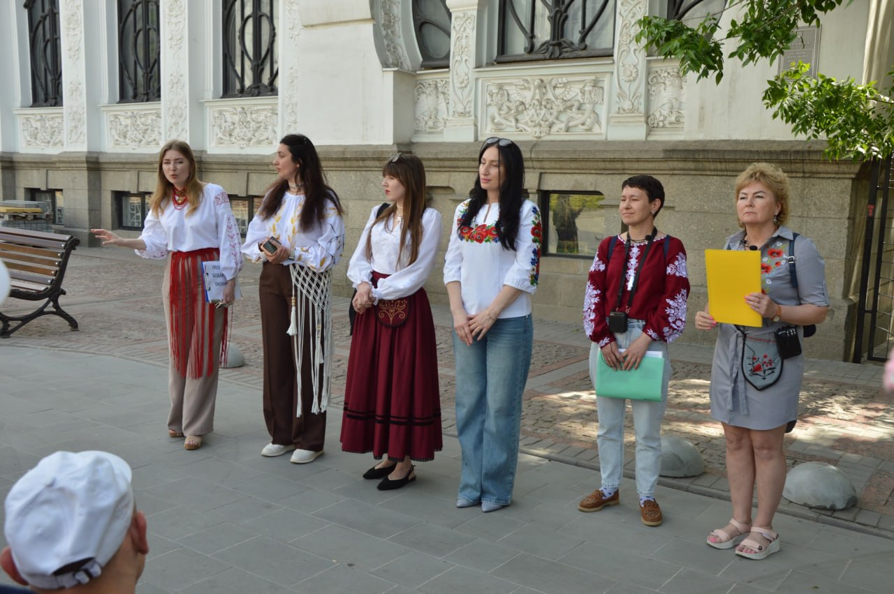 У Кропивницькому провели першу тестову безбар'єрну екскурсію для людей з інвалідністю - фото 2