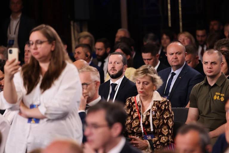 Представили Кіровоградщину на IV Міжнародному саміті міст та регіонів за участі Президента України Володимира Зеленського. - фото 2