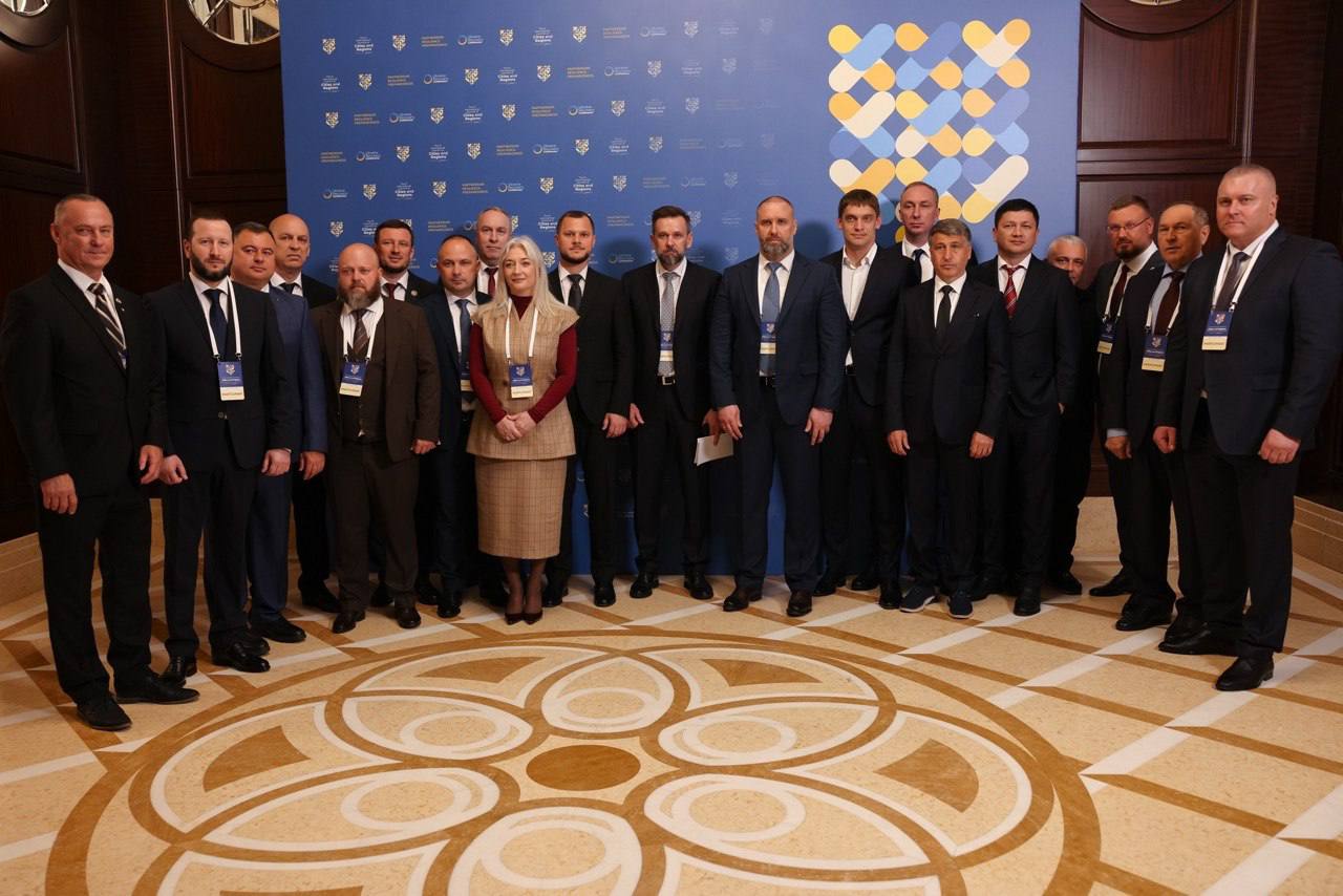 Представили Кіровоградщину на IV Міжнародному саміті міст та регіонів за участі Президента України Володимира Зеленського. - фото 6