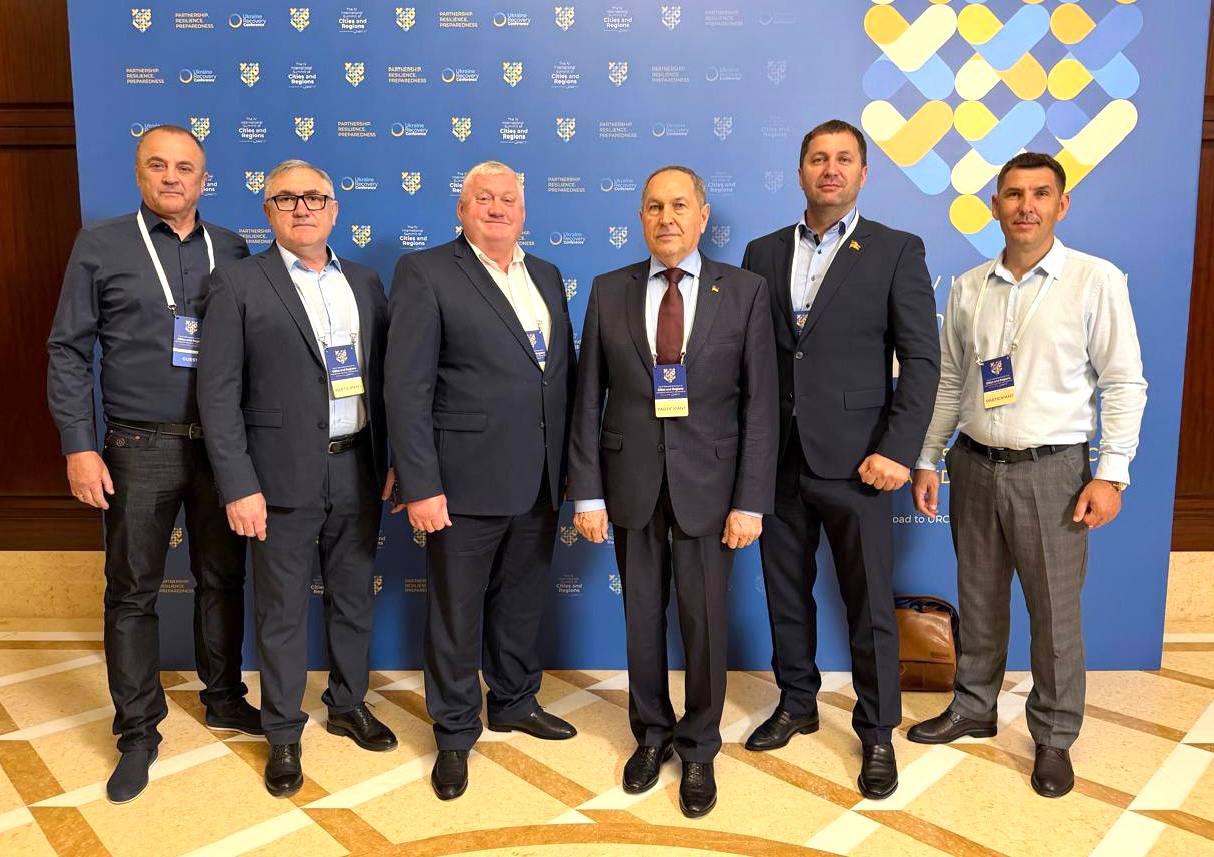 Представили Кіровоградщину на IV Міжнародному саміті міст та регіонів за участі Президента України Володимира Зеленського. - фото 7